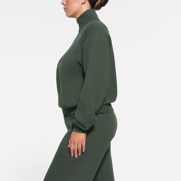 SKIMS Cotton Fleece Classic Quarter Zip Pullover| Spruce - Picture 4 of 12